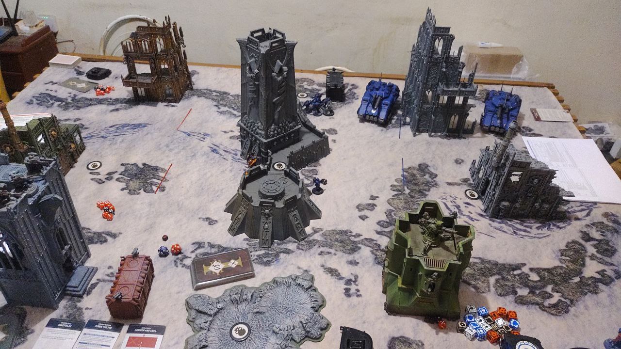 Posição final ao fim do jogo, com os Ultramarines garantindo o centro