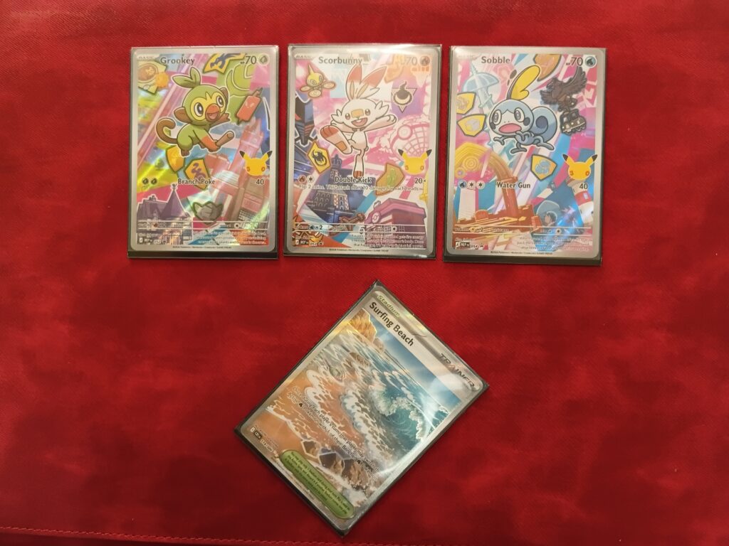 Trio Galar da First Partner (Grookey, Scorbunny e Sobble) e a carta extra obtida nos boosters